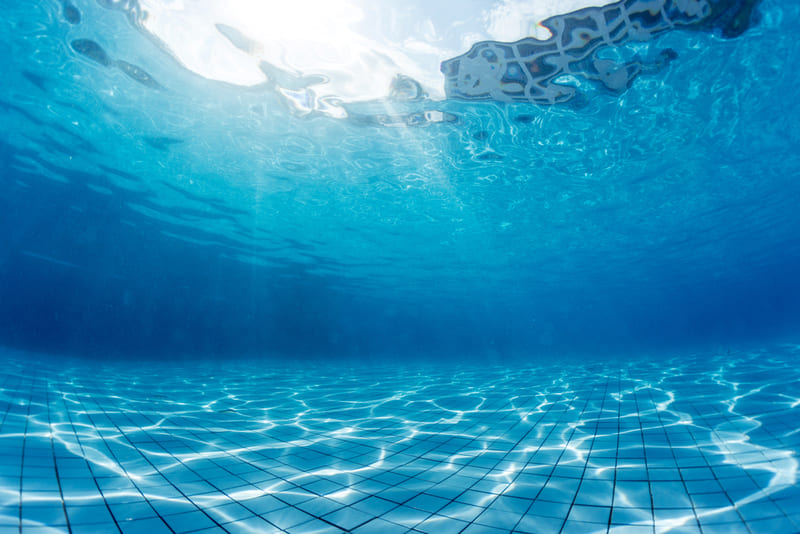 Ahorre agua tratando la piscina correctamente