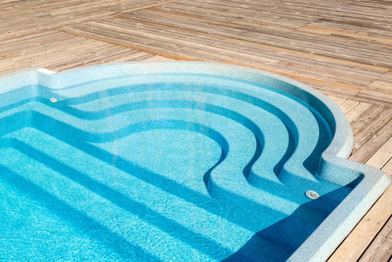 Vale a pena ter uma piscina de fibra em casa?