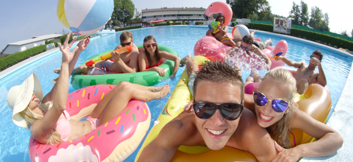 Carnaval en la piscina: ¿qué cuidados hay que tener para disfrutar de la diversión?